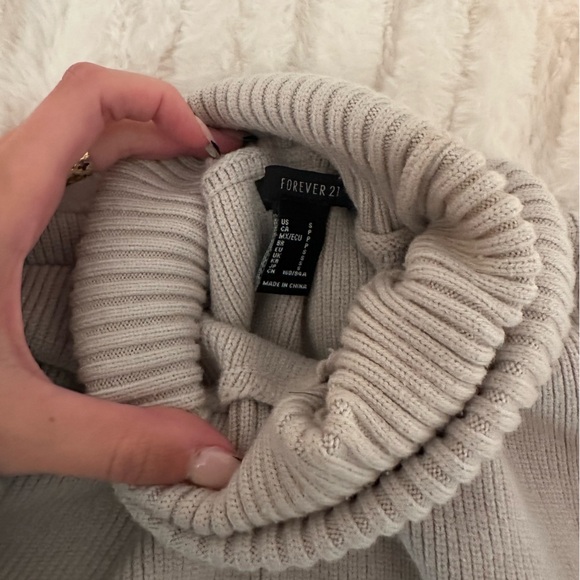 Forever 21 Light Gray Turtleneck Sweater Dress Size S - Picture 7 of 8